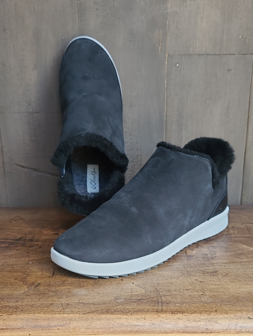 Olukai Malua Hulu Slippers Women's sz 8.5 Black Leather Shearling Lined Mid Top